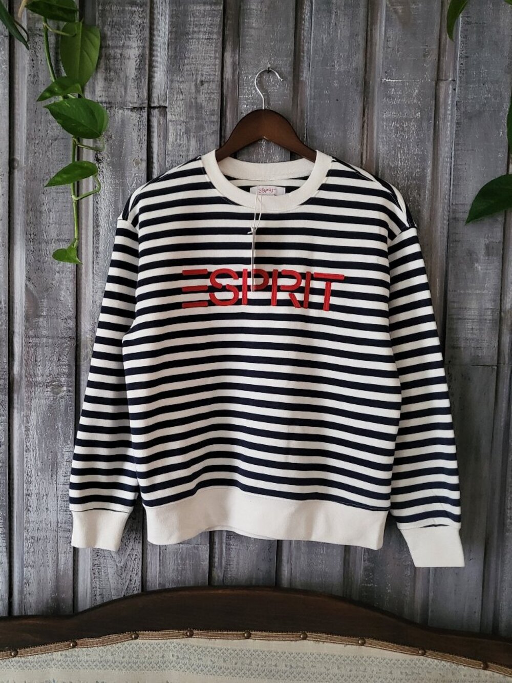 NWT Striped Spellout Logo Crewneck Sweatshirt PTP 21.5"